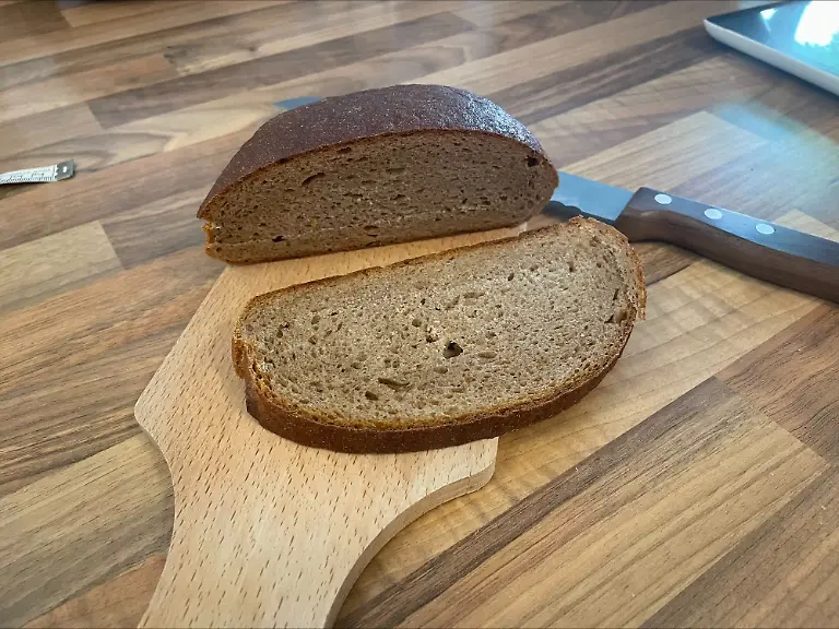 Test Brotkästen Tag 4 Römertopf nach Abschnitt noch gut essbar.jpg